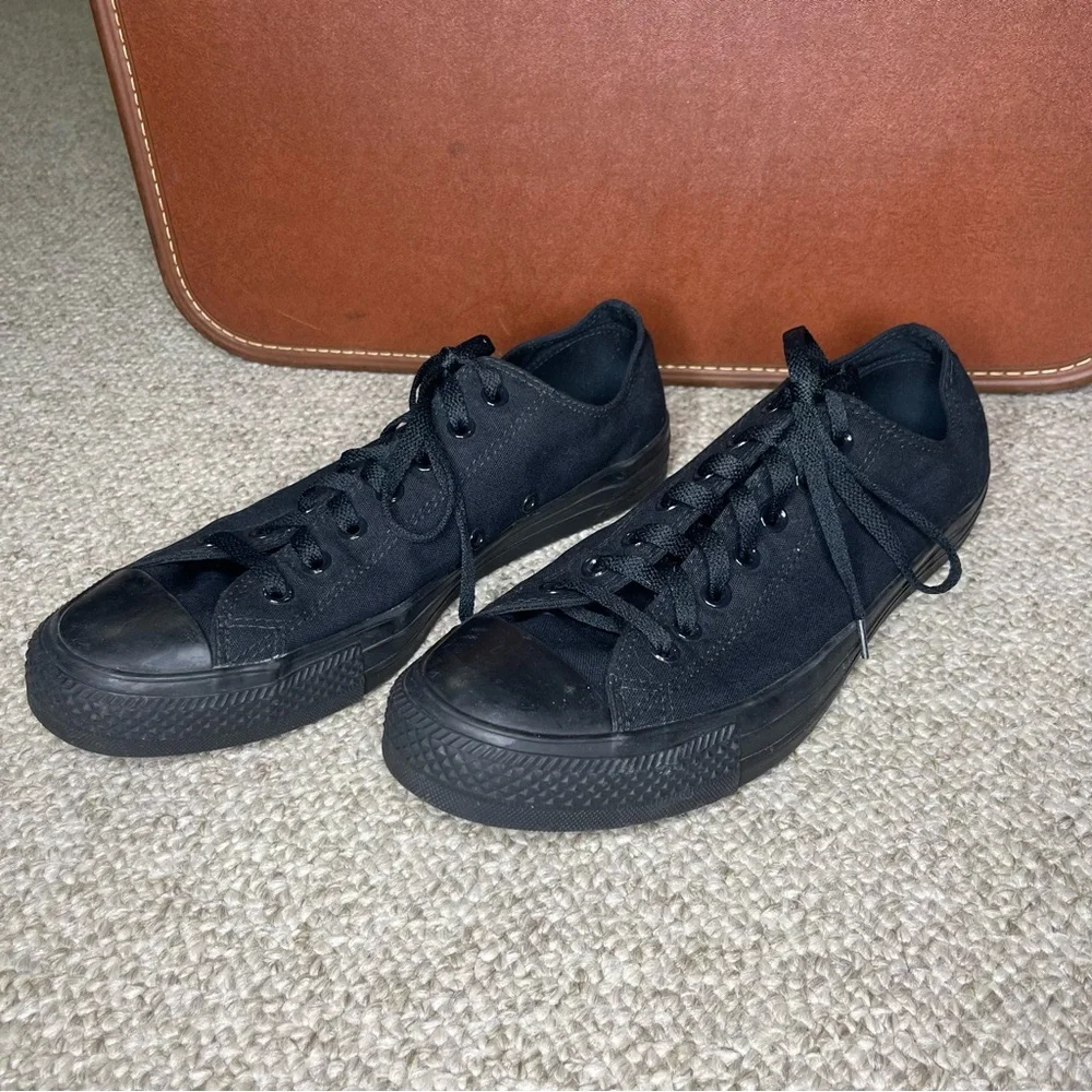 Converse shoes - Picture 2 of 10